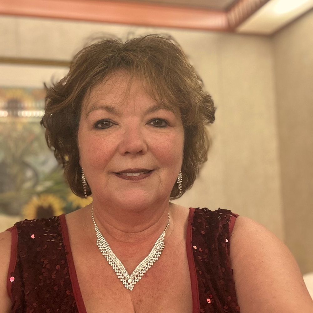 Meet your Posher, Rhonda will consider offers on items.